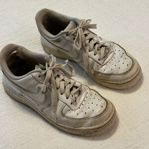 women’s size 6.5 Nike Air Force 1 ‘07